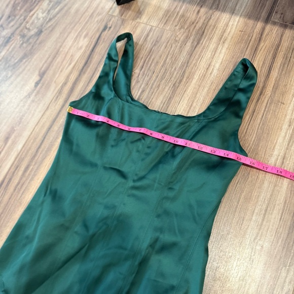 Aritzia Babaton Elegant Green Satin Mini Sleeveless Dress - Picture 7 of 8